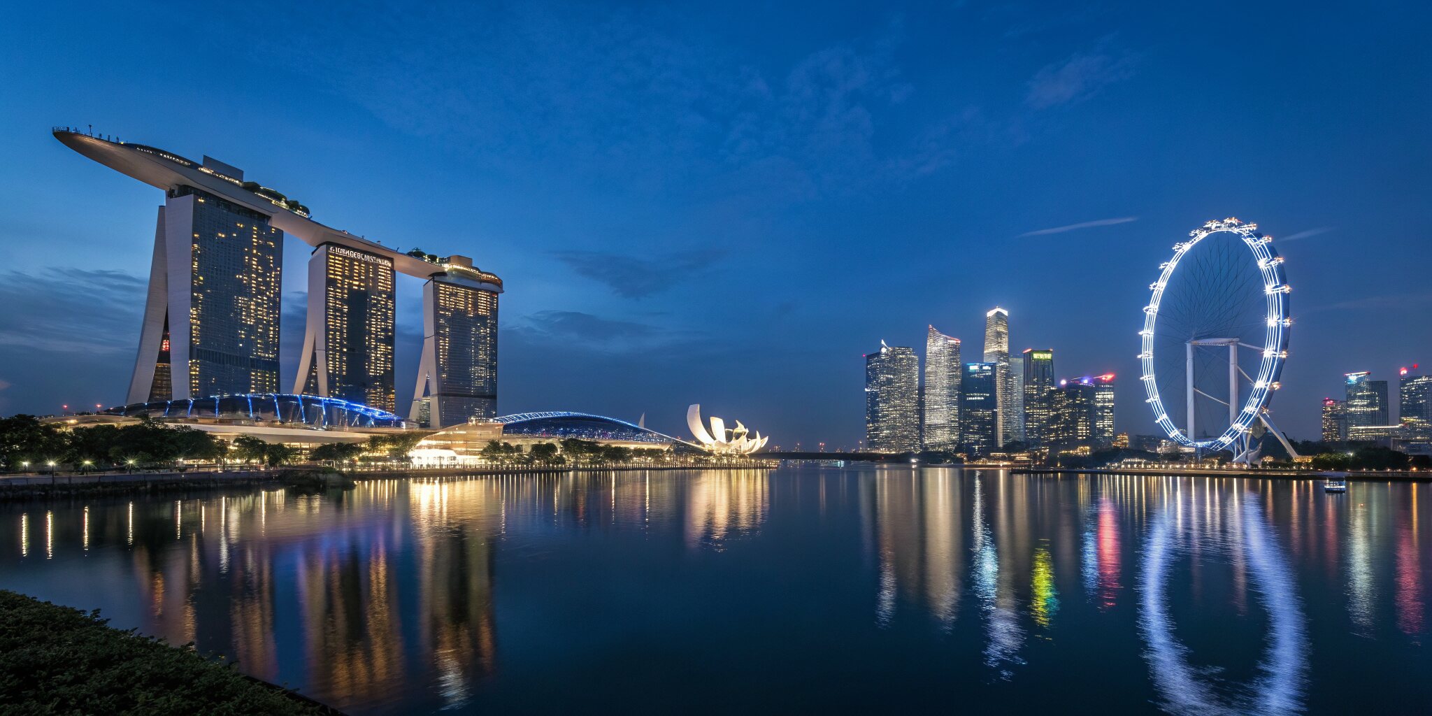 Singapore Marina Bay skyline at night
